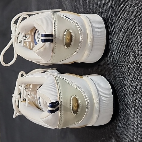 Easy Spirit Women's White Walk Run Sneakers.  9 - Picture 3 of 15